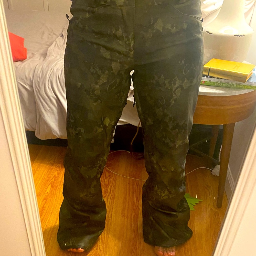 Volcom camp snowboard pants